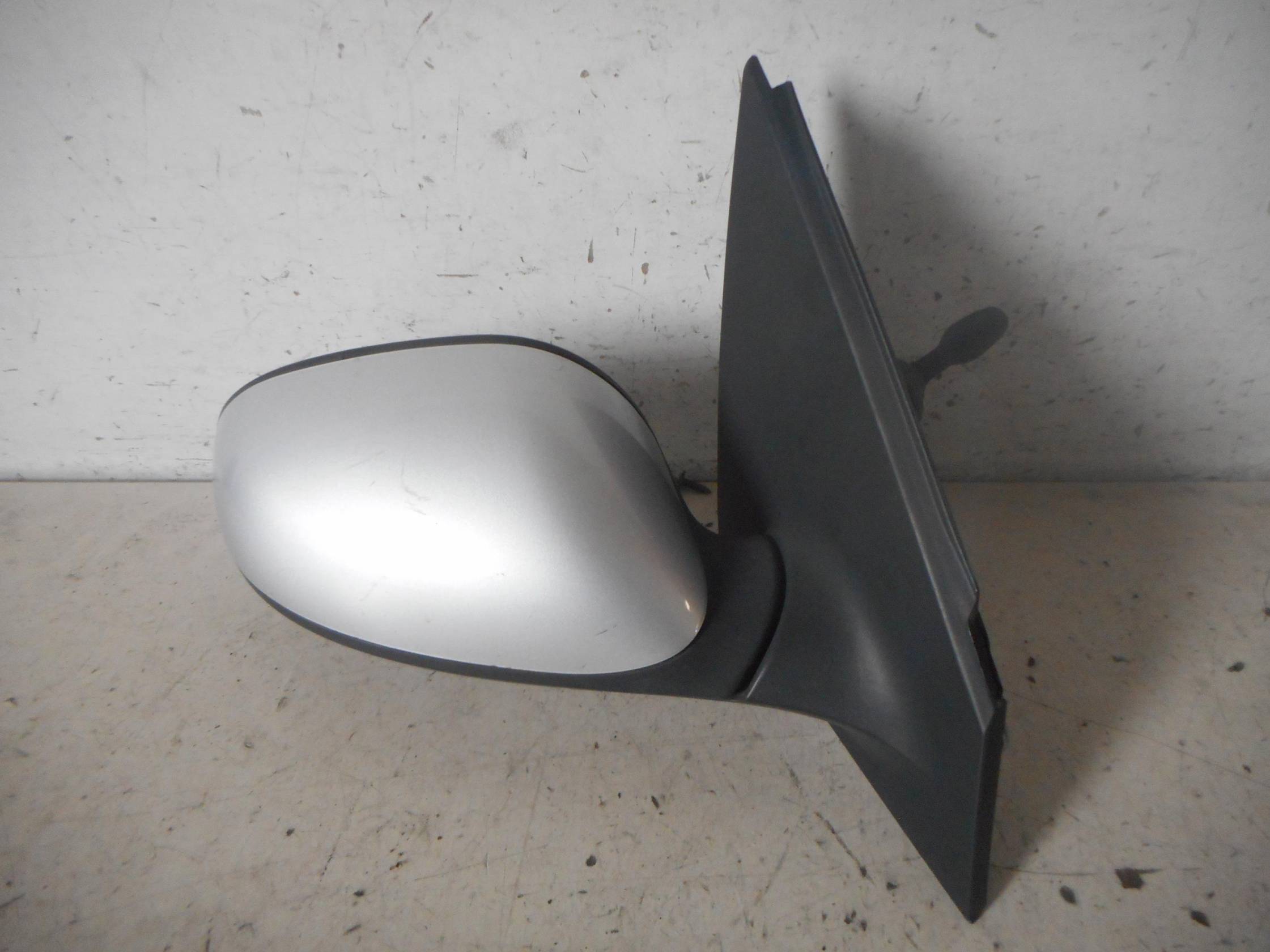 Retrovisore est. dx.